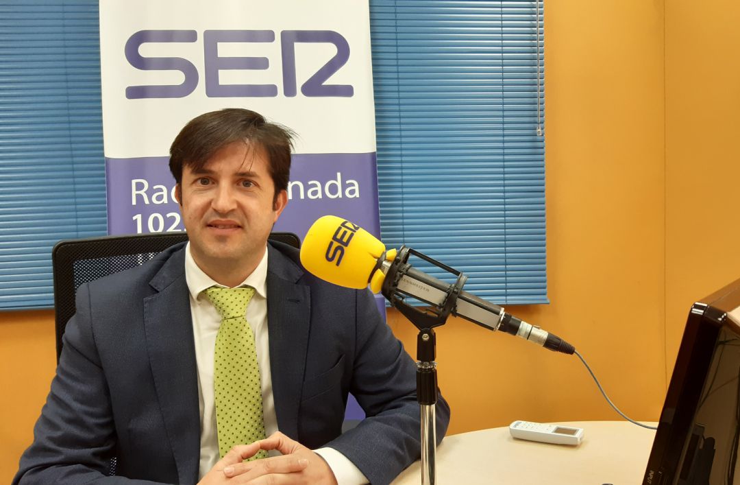 El alcalde de Churriana de la Vega, Antonio Narváez, en los estudios de Radio Granada El alcalde de Churriana de la Vega, Antonio Narváez, en los estudios de Radio Granada