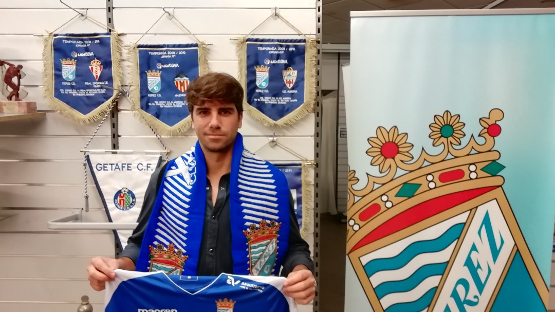 "Fichar por este club es un reto para mí"