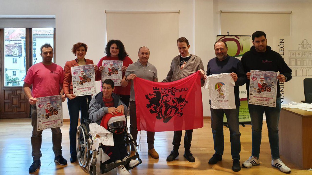Los Papás Noel solidarios sobre dos ruedas vuelven a dar el pistoletazo de salida a la Navidad