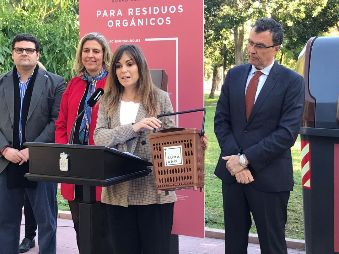 Murcia pone en marcha una prueba piloto en recogida selectiva con la implantación del quinto contenedor Murcia pone en marcha una prueba piloto en recogida selectiva con la implantación del quinto contenedor