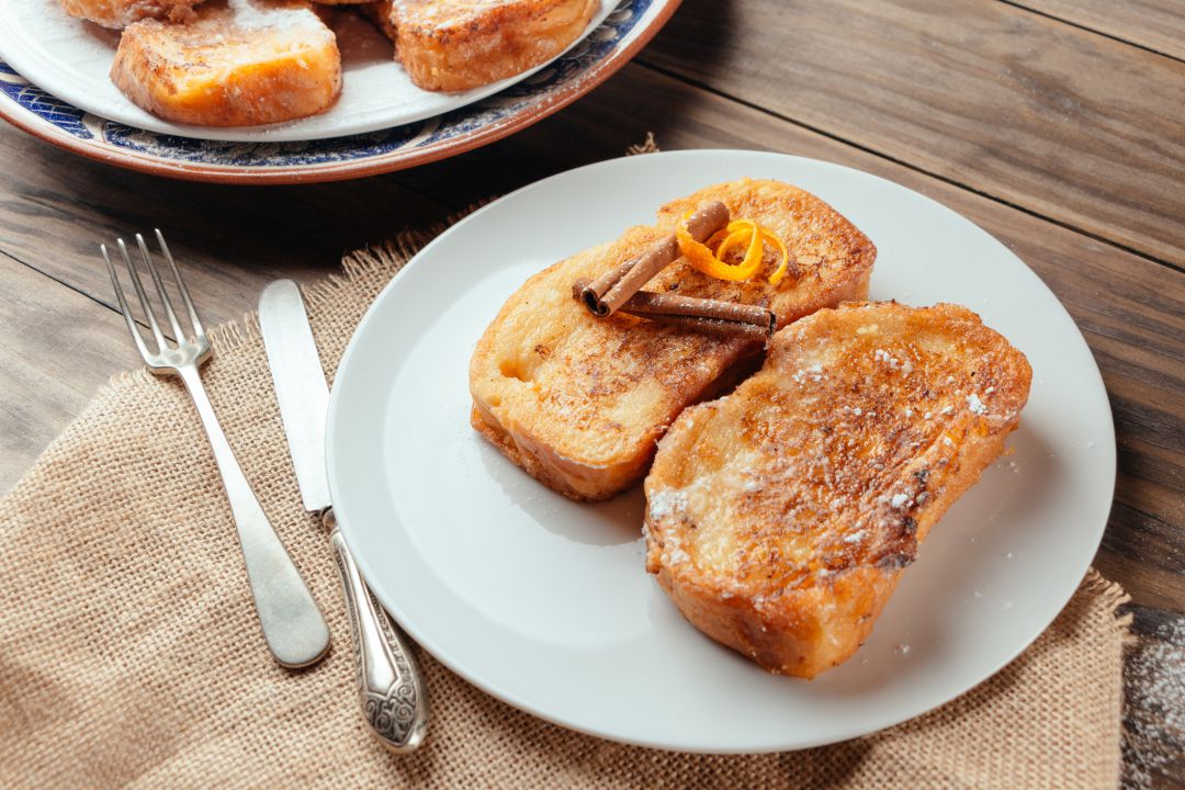 La torreja o torrija es el dulce típico de la Navidad en la mayoría de los hogares de Cantabria. La torreja o torrija es el dulce típico de la Navidad en la mayoría de los hogares de Cantabria.