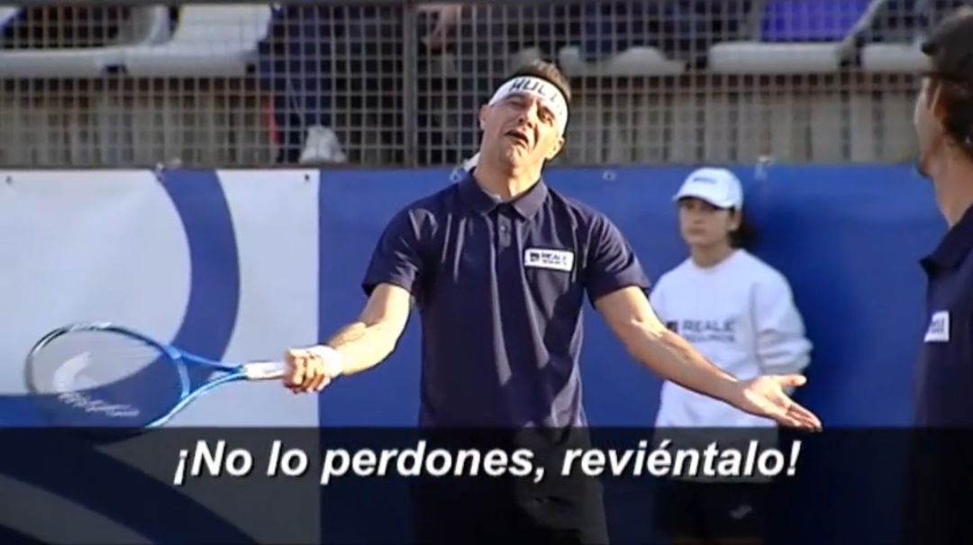 Joaquín Sánchez, en un partido de tenis haciendo pareja con Juan Carlos Ferrero. Joaquín Sánchez, en un partido de tenis haciendo pareja con Juan Carlos Ferrero.