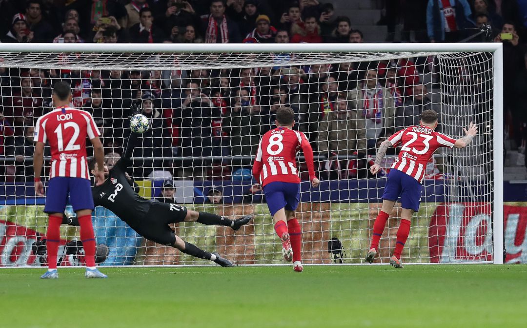Así detuvo Kochenkov el penalti a Trippier Así detuvo Kochenkov el penalti a Trippier
