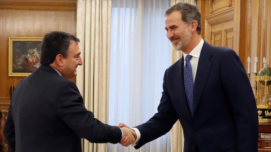 Aitor Esteban traslada al rey la posición del PNV en una posible investidura