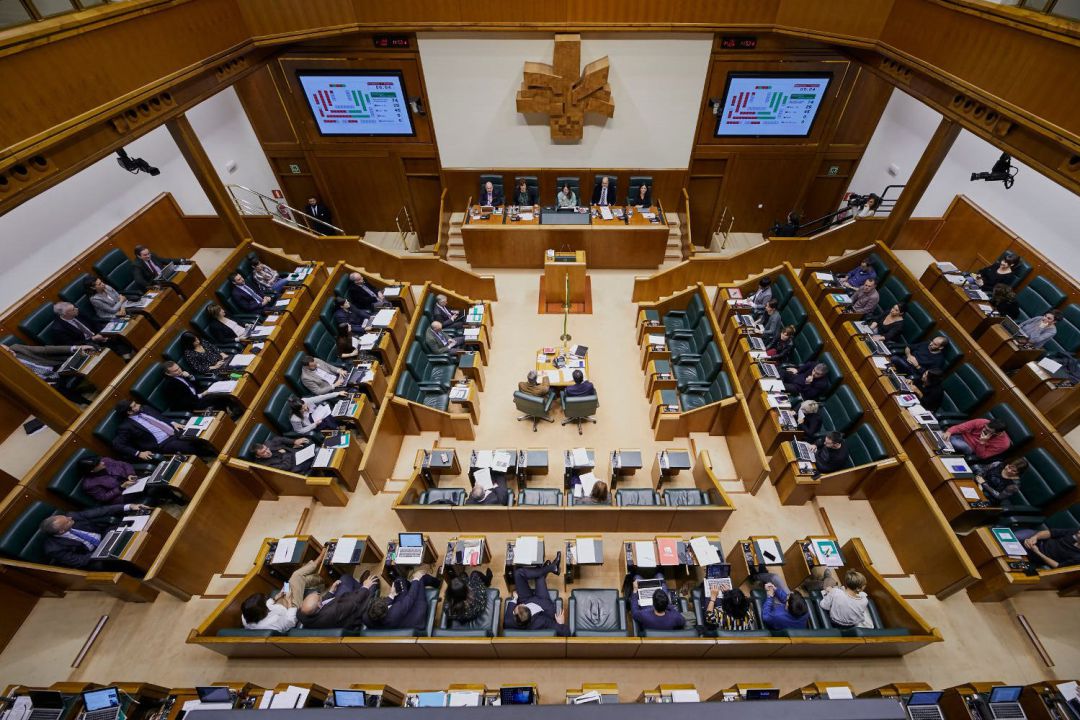 PNV y EH Bildu defenderán en el Parlamento vasco el derecho a decidir y un nuevo modelo bilateral con el Estado PNV y EH Bildu defenderán en el Parlamento vasco el derecho a decidir y un nuevo modelo bilateral con el Estado