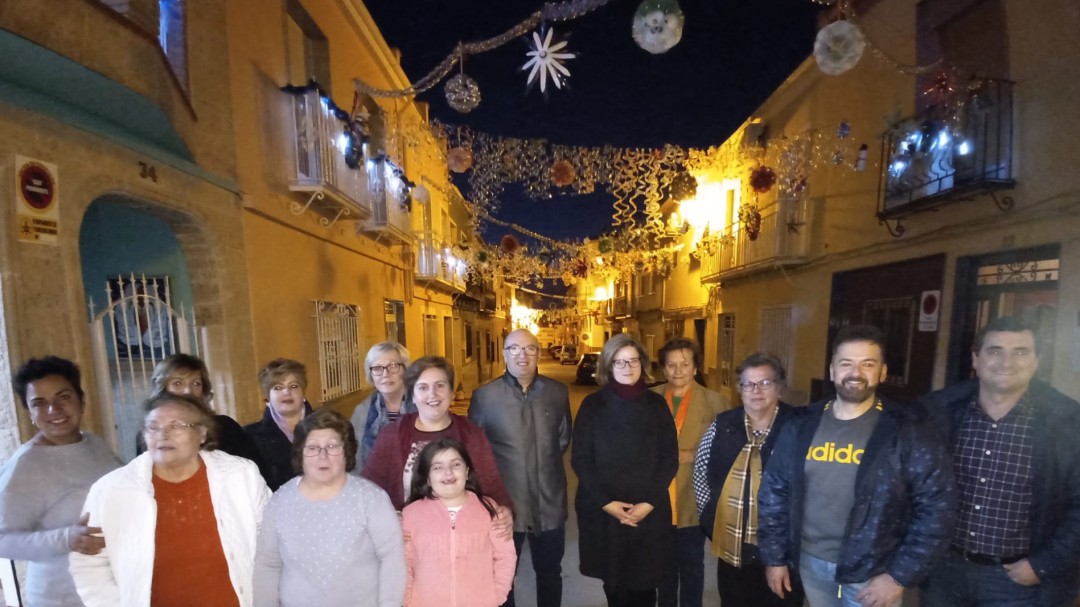 Los tosirianos decoran su propio municipio para la Navidad