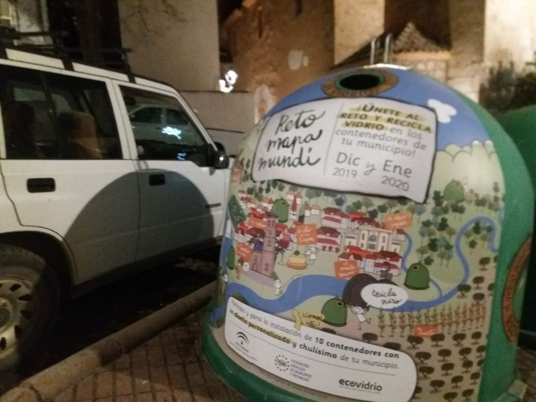 El contenedor mimetizado, a modo de ejemplo, junto a la Plaza de ESpaña El contenedor mimetizado, a modo de ejemplo, junto a la Plaza de ESpaña