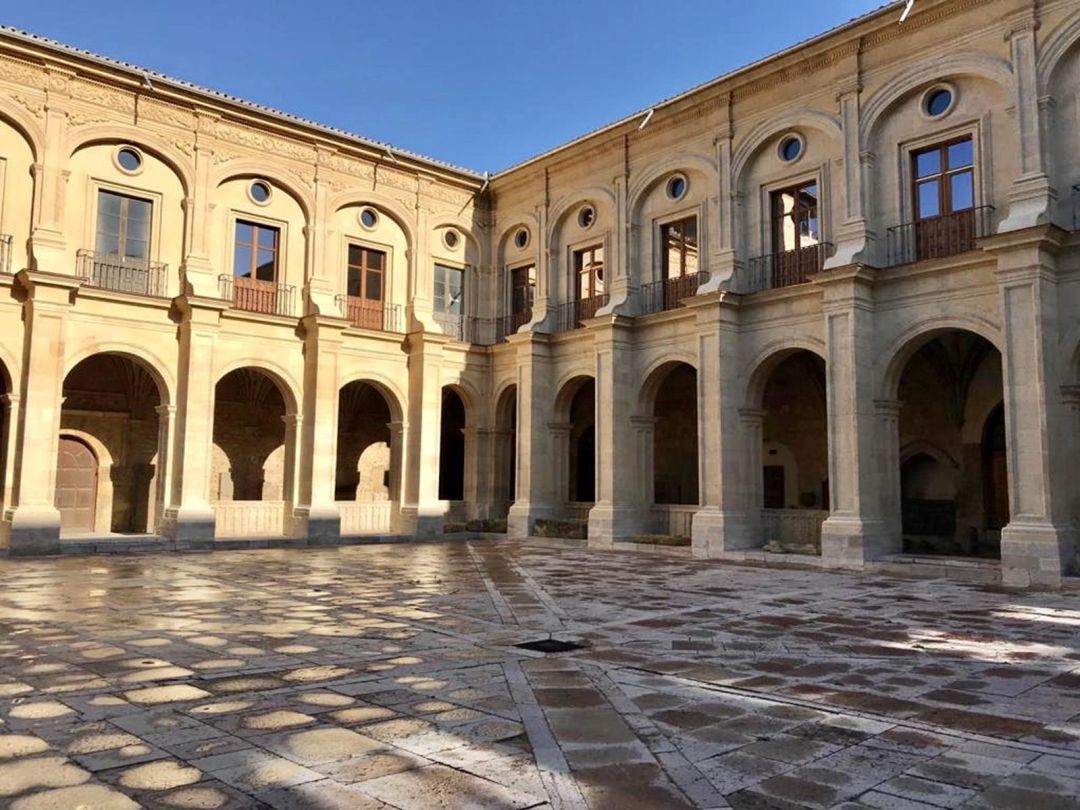 Imagen del claustro de San Isidoro tras su restauración Imagen del claustro de San Isidoro tras su restauración