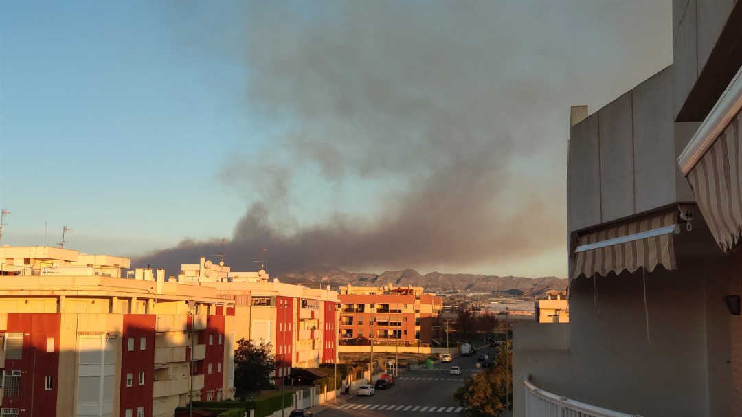 La Plataforma ciudadana StopQuemas denuncia que las quemas agrícolas hacen irrespirable el aire en Águilas
