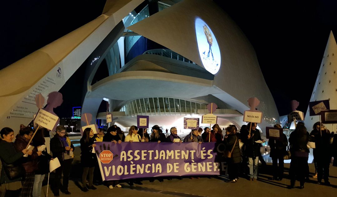 Concentración frente al Palau de les Arts Concentración frente al Palau de les Arts