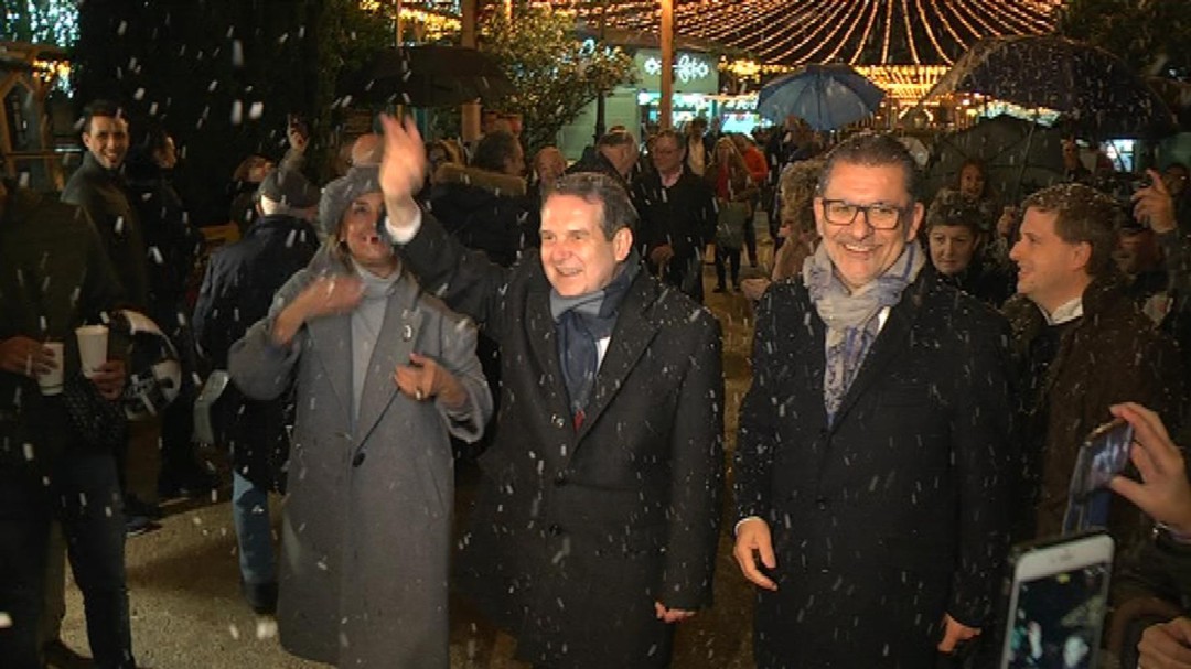 La nieve cae sobre la Navidad viguesa