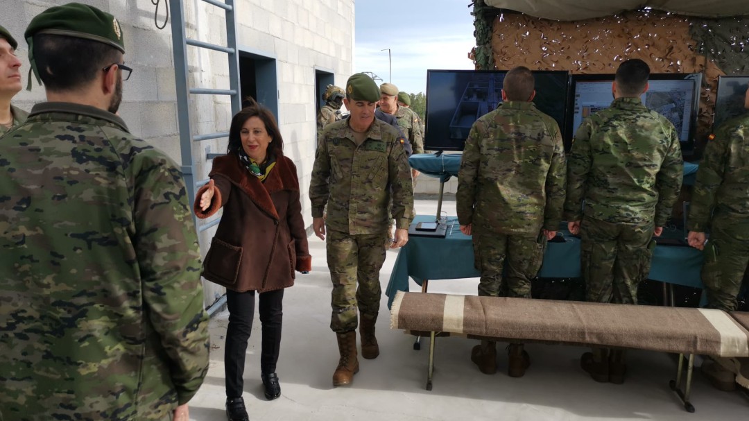 Margarita Robles: "La gente no va al Falcon ni a comer ni a beber"