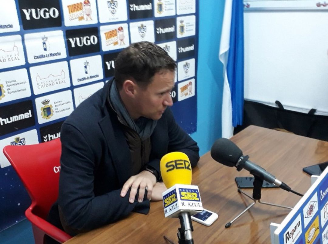 Mario Simón: "Me gusta mucho el Pedroñeras, es un equipo bien trabajado" Mario Simón: "Me gusta mucho el Pedroñeras, es un equipo bien trabajado"