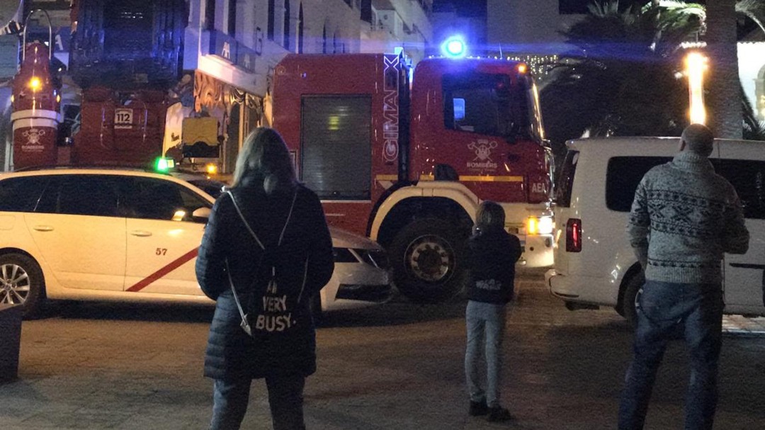 Aparatoso rescate de una mujer que se había caído en su domicilio de Santa Eulària