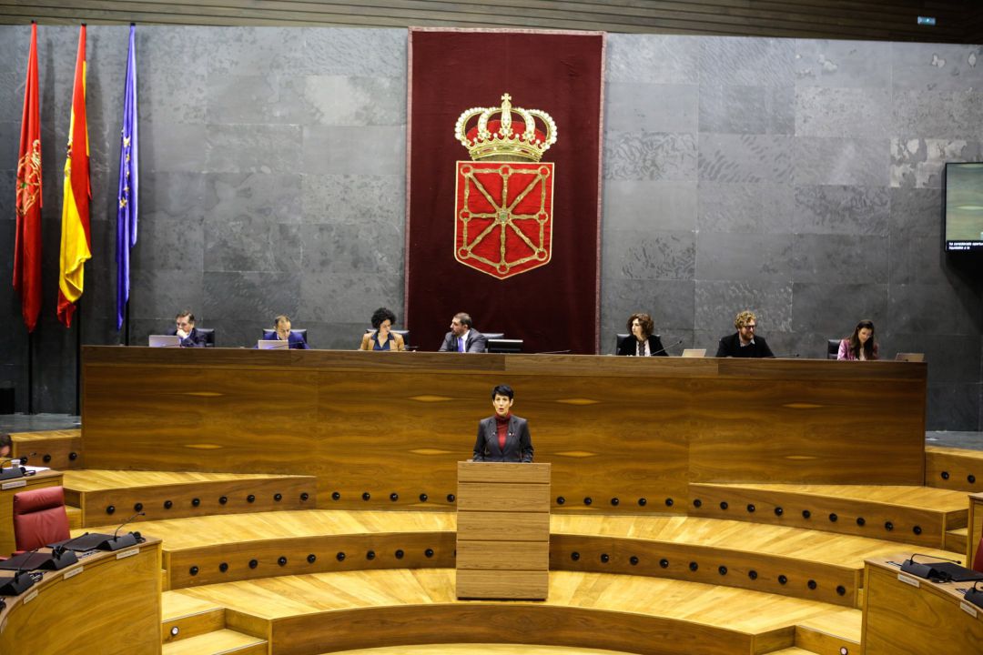 La consejera de Economía y Hacienda del Gobierno de Navarra, Elma Saiz, interviene en el pleno del Parlamento de Navarra. La consejera de Economía y Hacienda del Gobierno de Navarra, Elma Saiz, interviene en el pleno del Parlamento de Navarra.