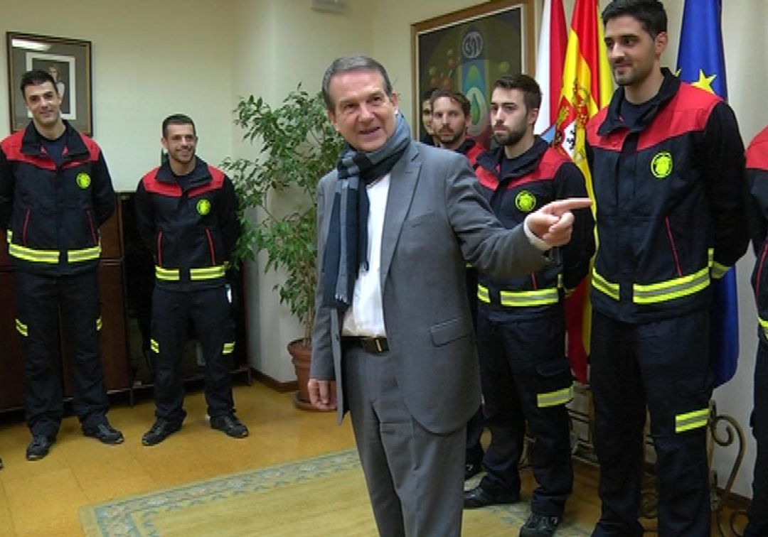 Doce nuevos bomberos
