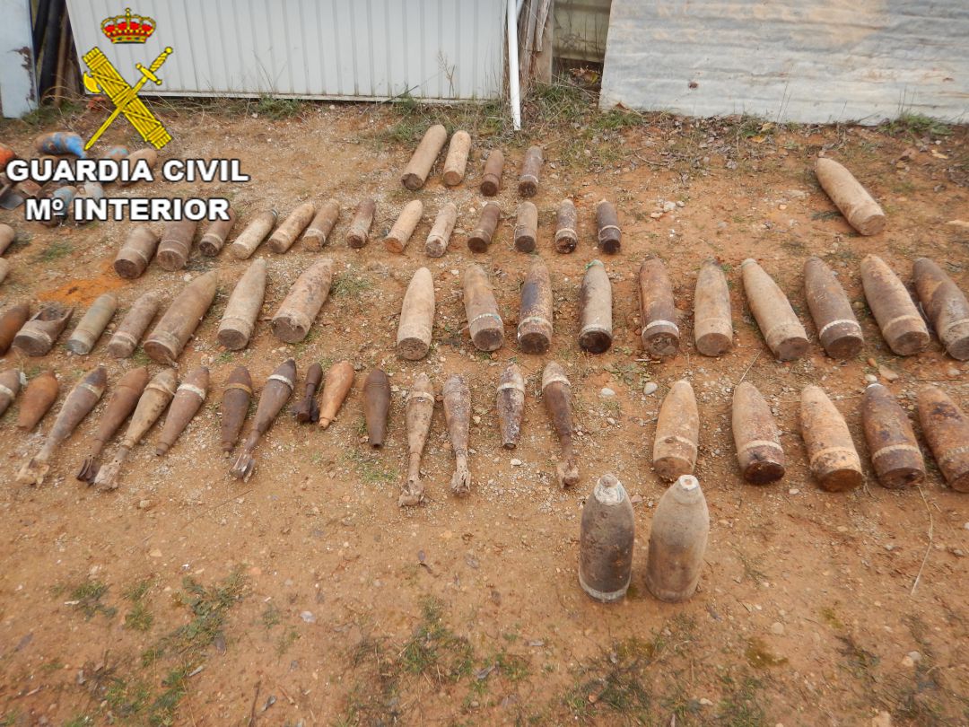 Artefactos localizados y desactivados por la Guardia Civil en la localidad turolense de Villastar. Artefactos localizados y desactivados por la Guardia Civil en la localidad turolense de Villastar.