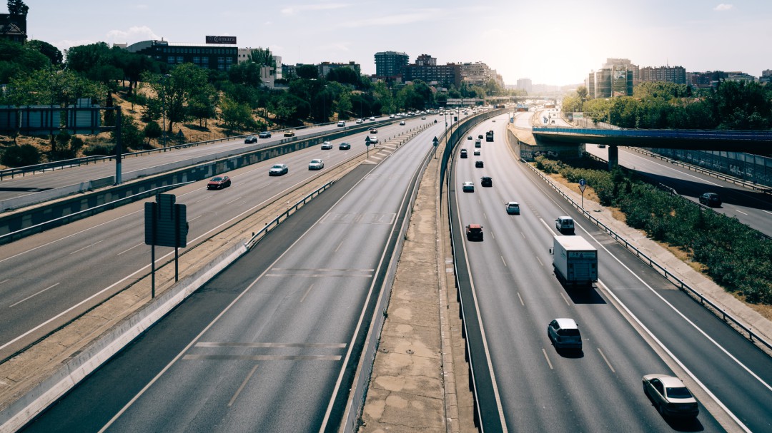 Qué es el "síndrome del carril izquierdo" y cuál es la multa a la que te enfrentas por abusar de él
