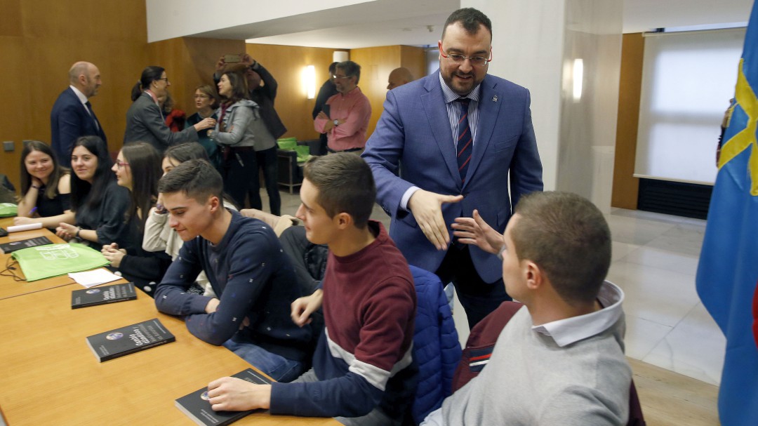 Los jóvenes llevan a Barbón su declaración de Emergencia Climática