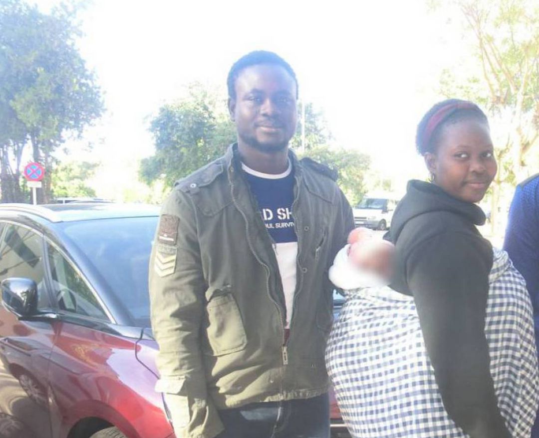 Gorgui Lamine Sow junto a su mujer y su bebé de 7 meses Gorgui Lamine Sow junto a su mujer y su bebé de 7 meses