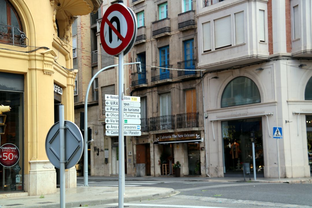 L'encreuament on ha caigut el panell de llums nadalenc. L'encreuament on ha caigut el panell de llums nadalenc.