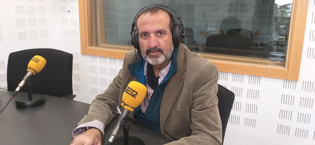 Esteban Bravo, alcalde de Torrejón de Velasco, ha reivindicado en SER Madrid Sur mejoras en el transporte para su municipio. Esteban Bravo, alcalde de Torrejón de Velasco, ha reivindicado en SER Madrid Sur mejoras en el transporte para su municipio.