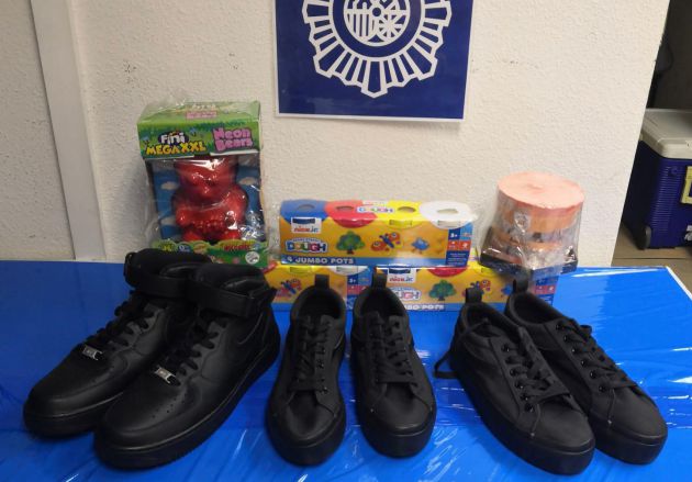 Material incautado por los agentes. Material incautado por los agentes.