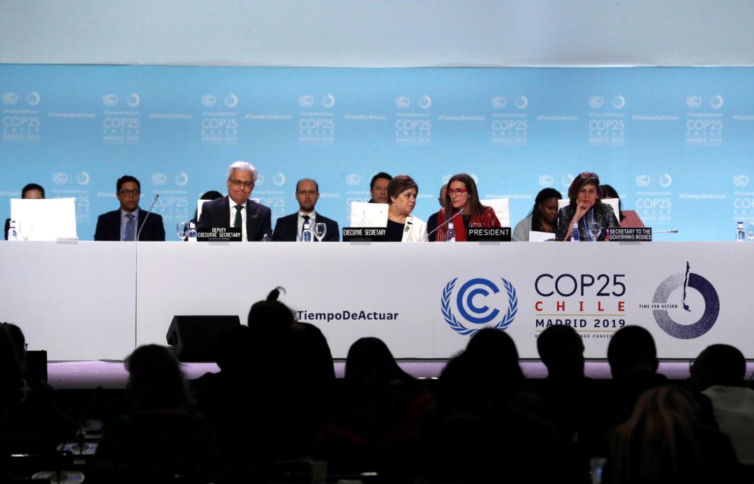 La ministra de Medio Ambiente de Chile y presidenta de la COP25, Carolina Schmidt (2d), durante su participación en el plenario de la Cumbre del Clima de Madrid (COP25) La ministra de Medio Ambiente de Chile y presidenta de la COP25, Carolina Schmidt (2d), durante su participación en el plenario de la Cumbre del Clima de Madrid (COP25)