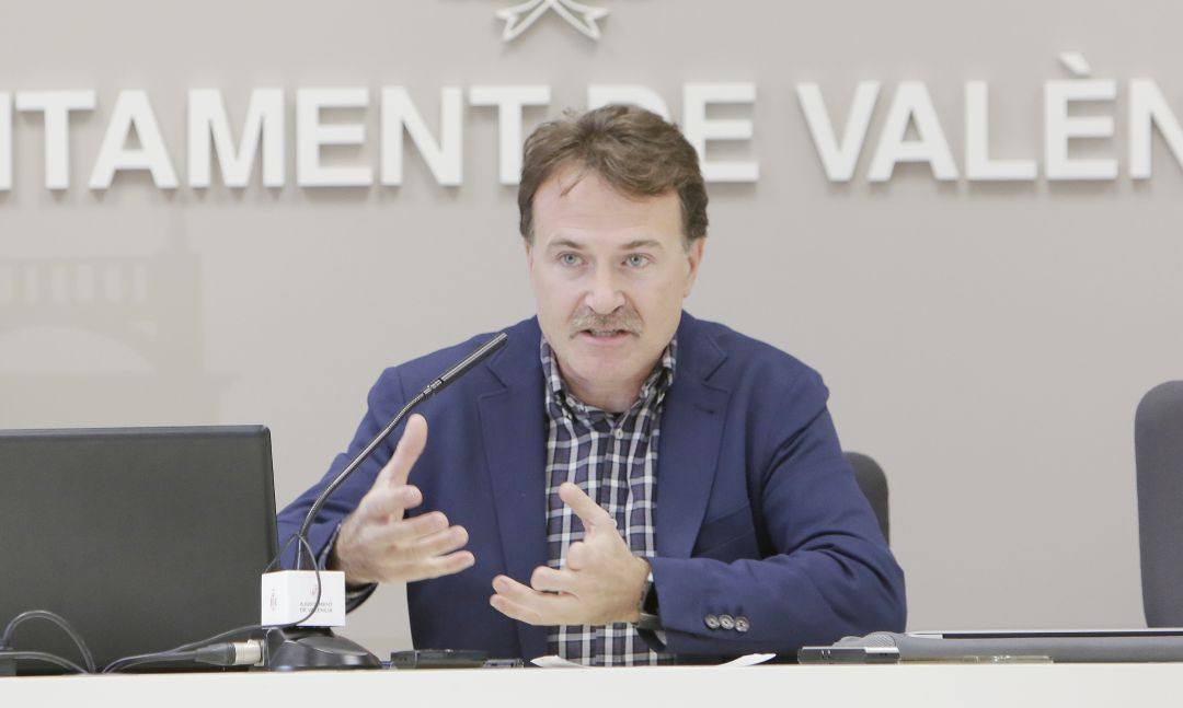 El concejal de Movilidad de València, Giuseppe Grezzi, en la sala de prensa del consistorio El concejal de Movilidad de València, Giuseppe Grezzi, en la sala de prensa del consistorio