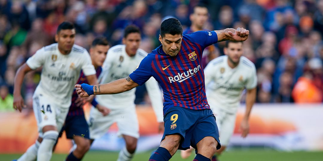 Luis Suárez remata a puerta durante un Clásico ante el Real Madrid Luis Suárez remata a puerta durante un Clásico ante el Real Madrid