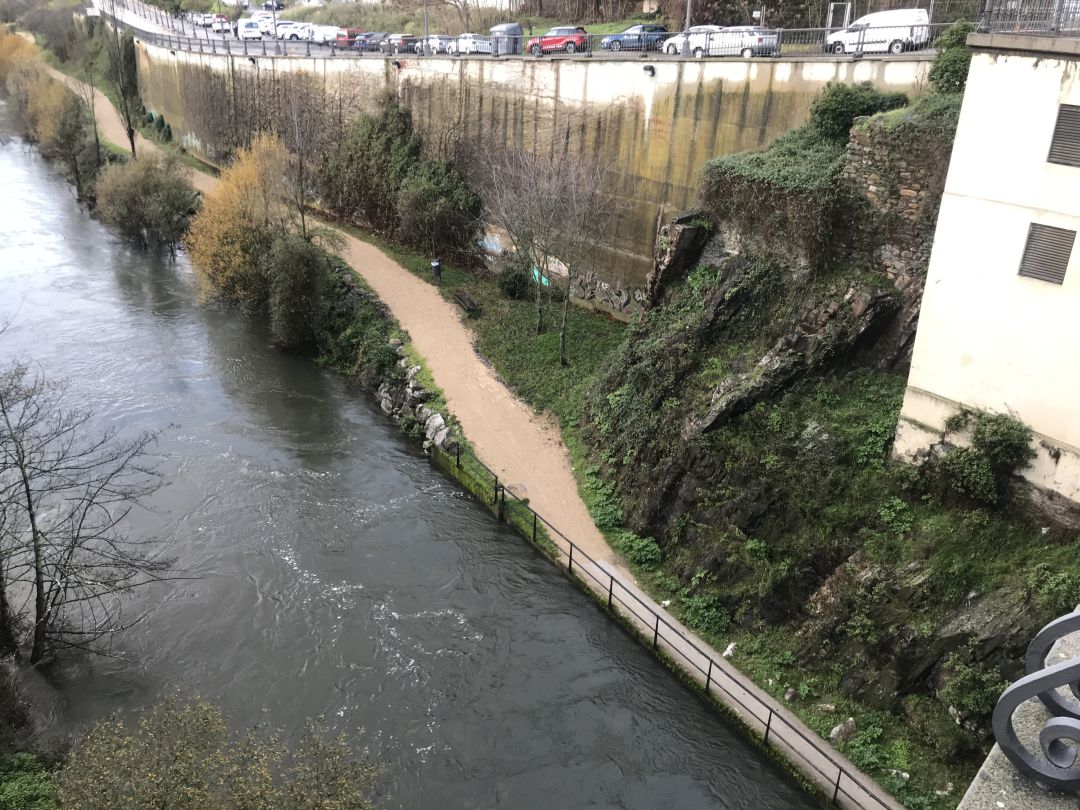 El Sil triplica su caudal a su paso por Ponferrada y Matarrosa El Sil triplica su caudal a su paso por Ponferrada y Matarrosa