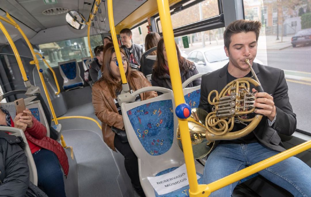 Beethoven suena en directo en el autobús urbano de la línea 18 Beethoven suena en directo en el autobús urbano de la línea 18