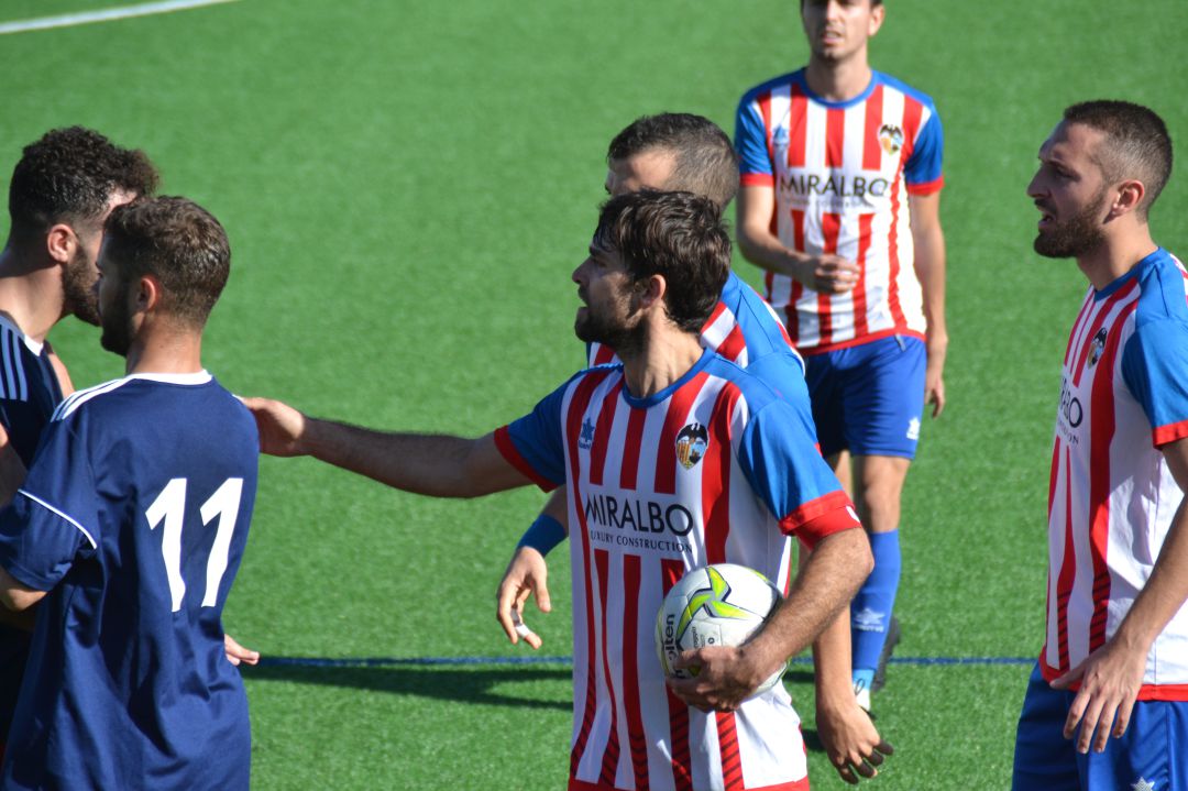 El Dénia sigue con su buena racha ganando al Canals (2-3) El Dénia sigue con su buena racha ganando al Canals (2-3)