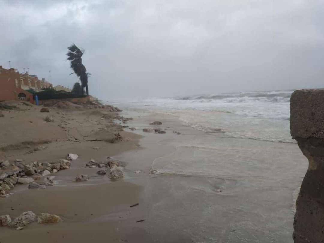 Playa de la Goleta de Tavernes en el temporal de principios de diciembre Playa de la Goleta de Tavernes en el temporal de principios de diciembre