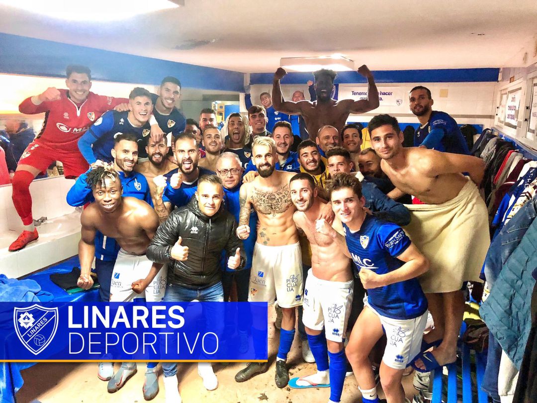 La plantilla azulilla celebra la última victoria de Liga ante el Loja La plantilla azulilla celebra la última victoria de Liga ante el Loja