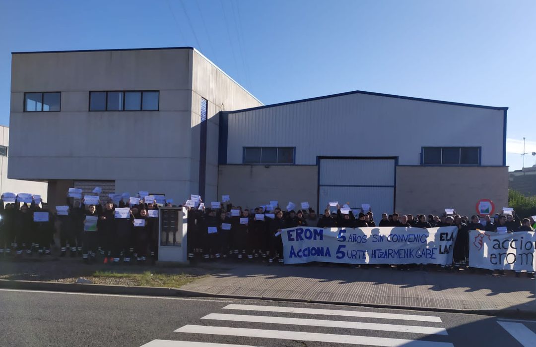 Concentración frente a la sede de Erom en Tafalla en la primera jornada de huelga Concentración frente a la sede de Erom en Tafalla en la primera jornada de huelga