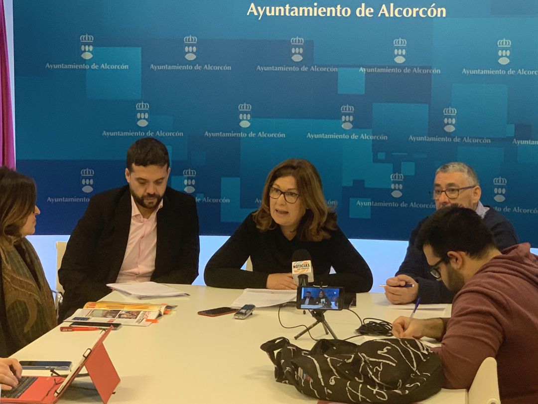 Natalia de Andrés, alcaldesa de Alcorcón, junto al teniente de alcalde, Jesús Santos Natalia de Andrés, alcaldesa de Alcorcón, junto al teniente de alcalde, Jesús Santos