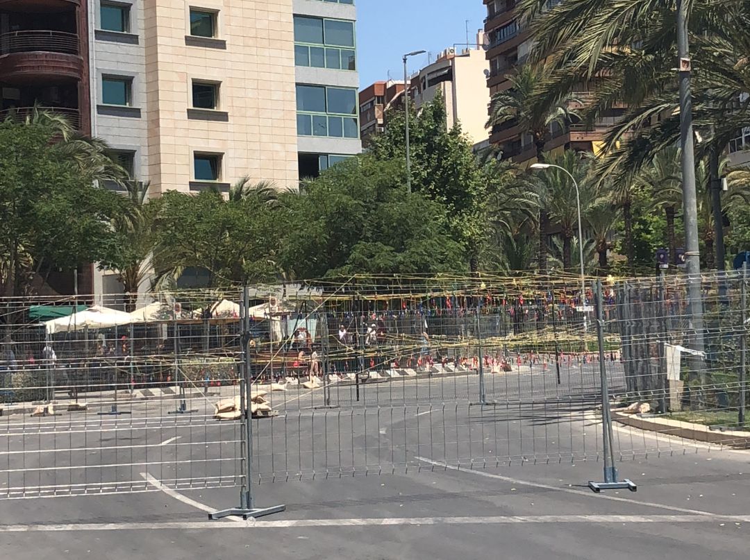 Dos mascletàs para compensar las pocas luces Dos mascletàs para compensar las pocas luces