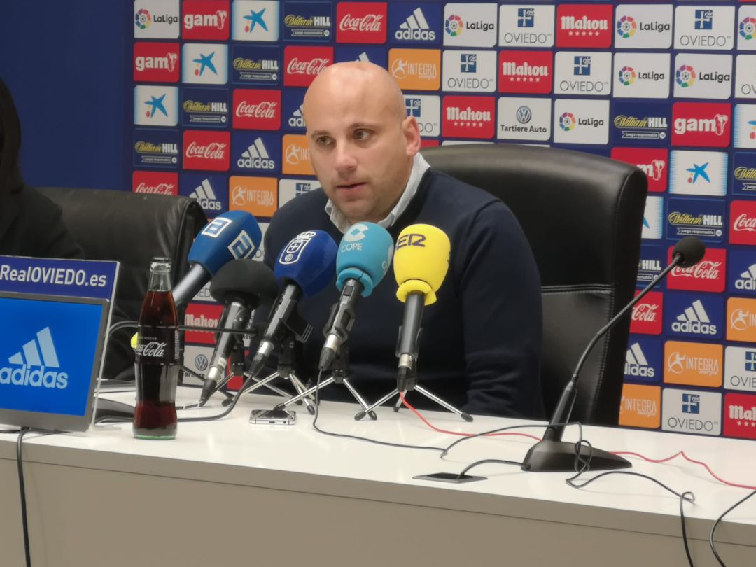 Rozada durante la rueda de prensa en el Tartiere Rozada durante la rueda de prensa en el Tartiere