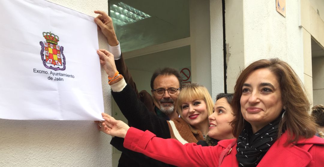 Ediles del equipo de gobierno de PSOE y Ciuadanos en la capital inauguran la primera comisaría de barrio, en San Juan. Ediles del equipo de gobierno de PSOE y Ciuadanos en la capital inauguran la primera comisaría de barrio, en San Juan.