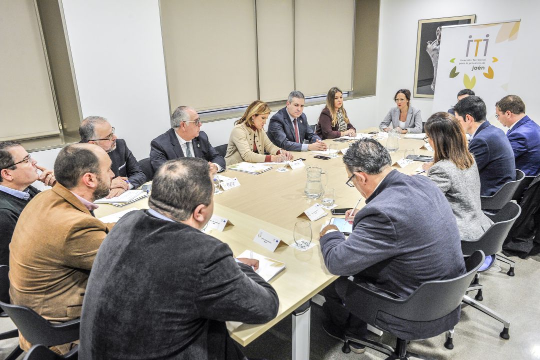Reunión con alcaldes, previa a la constitución de las mesas técnicas de la ITI. Reunión con alcaldes, previa a la constitución de las mesas técnicas de la ITI.