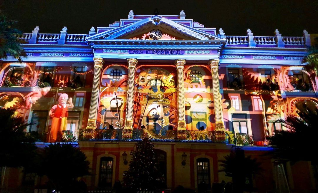Fachada del Ayuntamiento de Murcia en pleno espectáculo de luz y sonido especial Navidad. Fachada del Ayuntamiento de Murcia en pleno espectáculo de luz y sonido especial Navidad.
