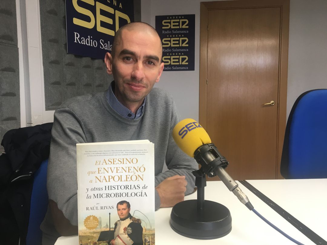 Raúl Rivas en los estudios de Radio Salamanca Raúl Rivas en los estudios de Radio Salamanca