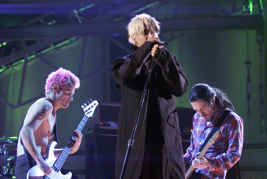 Red Hot Chili Peppers durante un concierto de 1999 Red Hot Chili Peppers durante un concierto de 1999