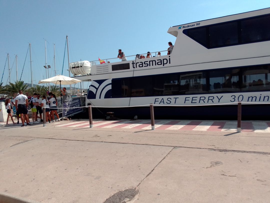 Imagen de un buque de Trasmapi en el puerto de Ibiza Imagen de un buque de Trasmapi en el puerto de Ibiza