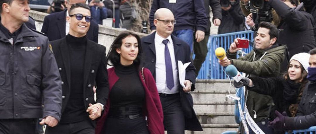 El abogado José Antonio Choclán, a la derecha de Cristiano Ronaldo y su novia Georgina. El abogado José Antonio Choclán, a la derecha de Cristiano Ronaldo y su novia Georgina.