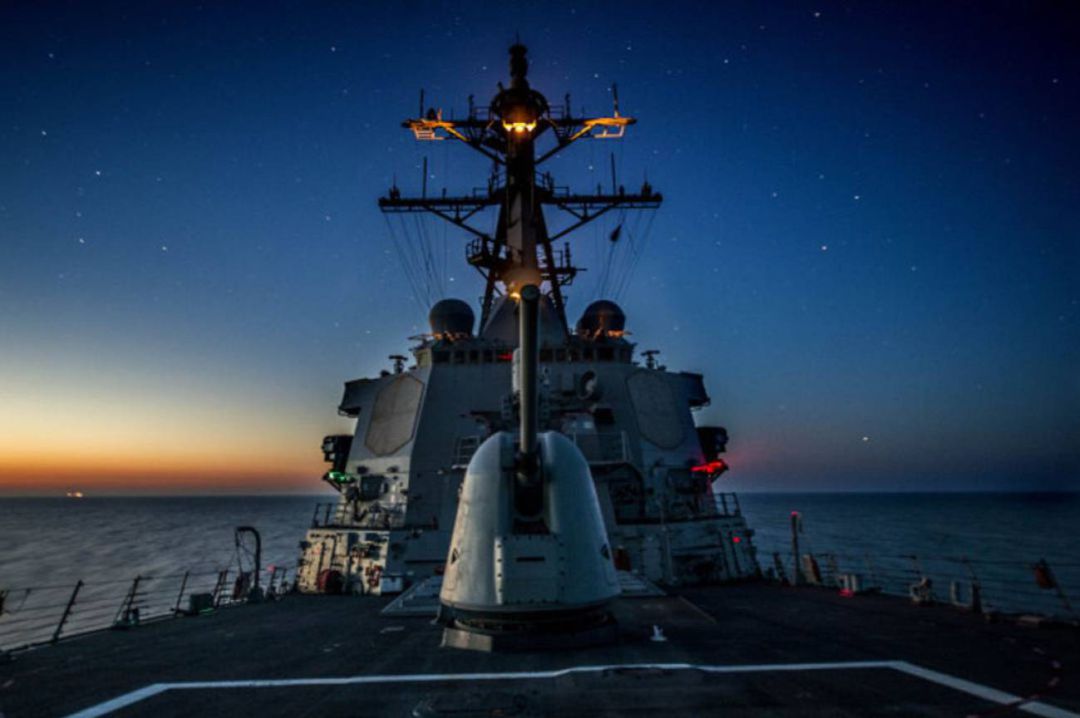 Un destructor norteamericano navega en aguas cercanas a la base de Rota Un destructor norteamericano navega en aguas cercanas a la base de Rota