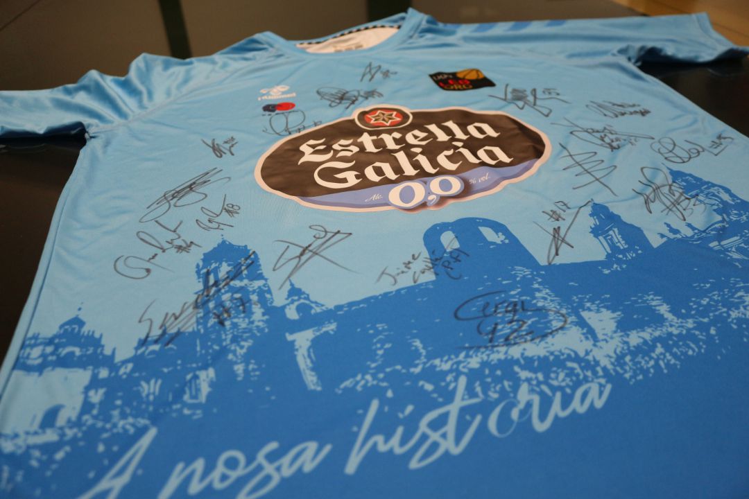 Cubre asinado polo plantel celeste Cubre asinado polo plantel celeste