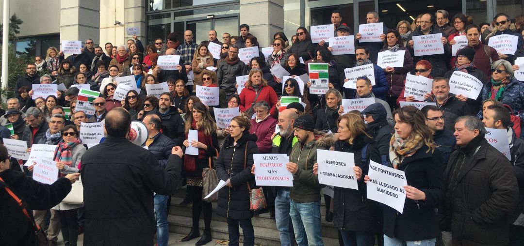Los sindicatos gritan contra la enmienda de 'altos cargos' que "no se puede retirar" Los sindicatos gritan contra la enmienda de 'altos cargos' que "no se puede retirar"