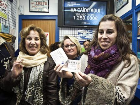 Varias vecinas de Aranda de Duero celebran el segundo premio que tocó en 2012 Varias vecinas de Aranda de Duero celebran el segundo premio que tocó en 2012